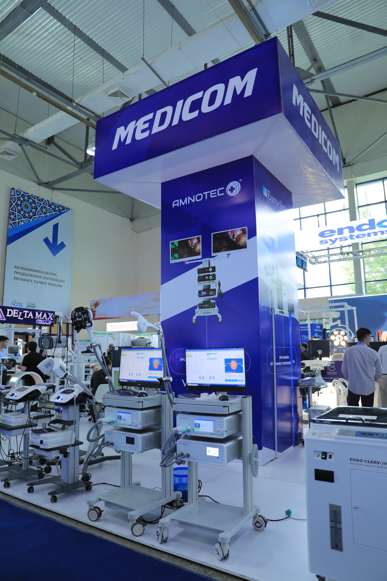 Стенд MEDICOM с оборудованием AMNOTEC на выставке
